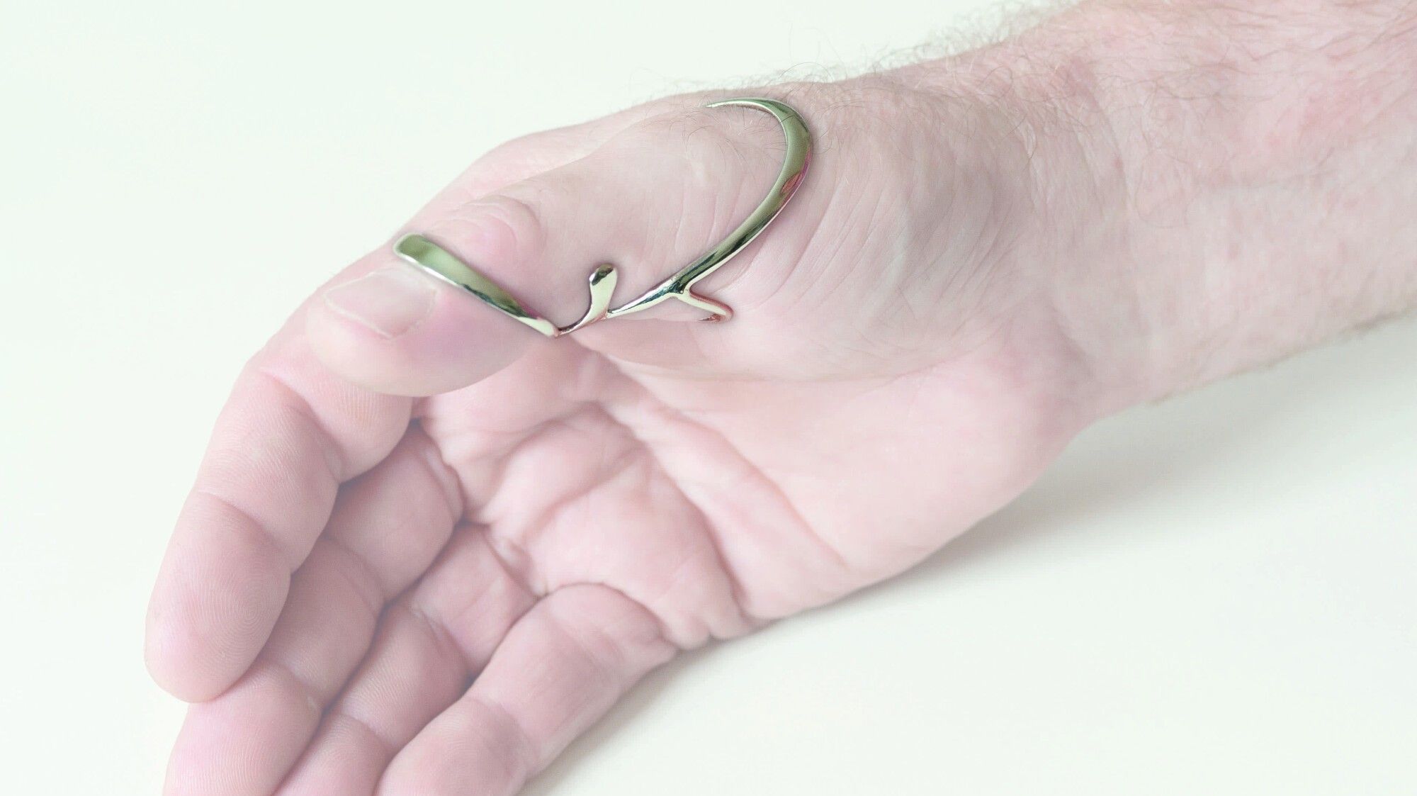 MCP1(+IP) anti-hyperextension splint with chain 6004, 6104