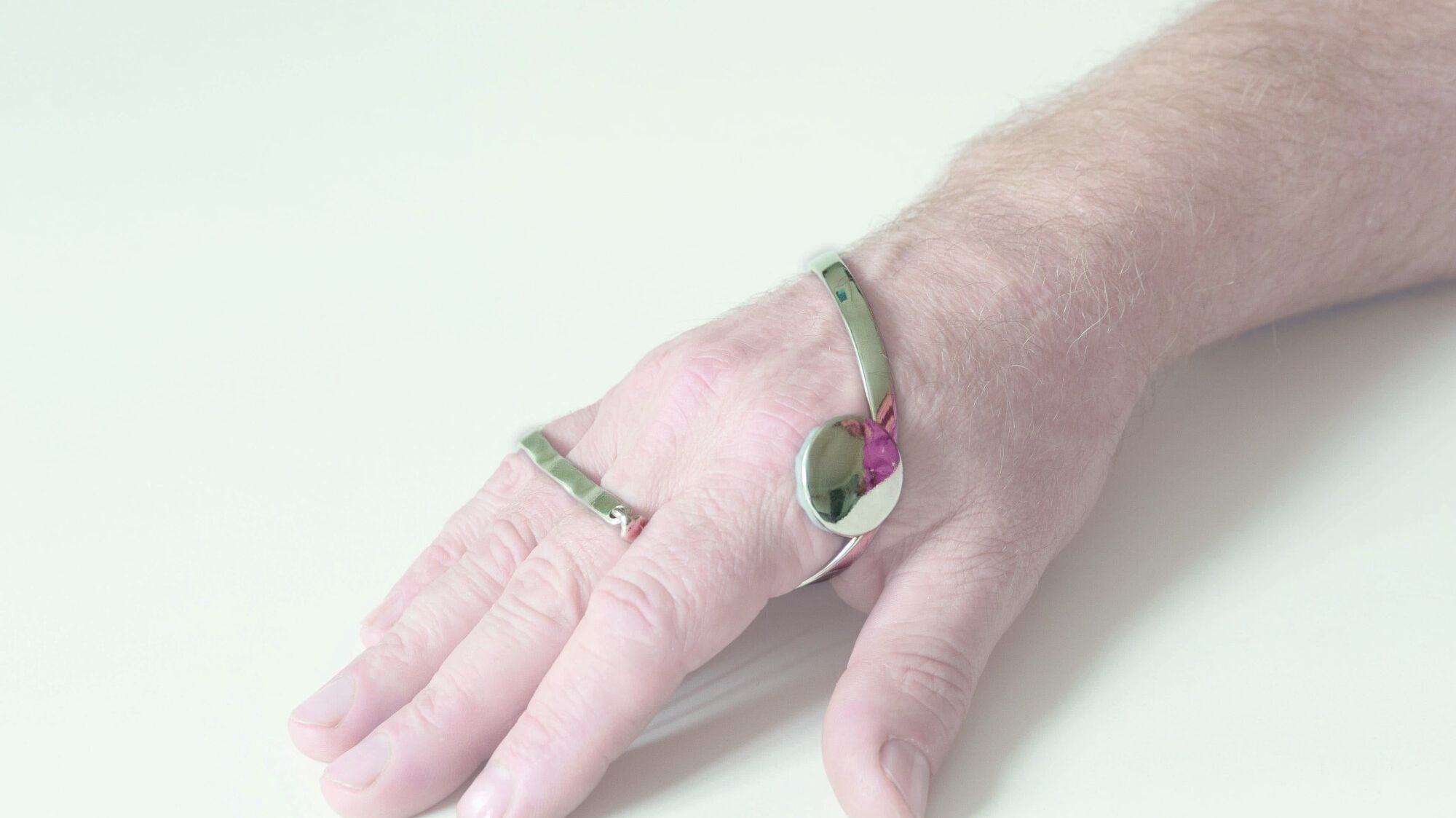 MCP anti-ulnar deviation splint (over wrist) 6002